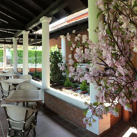 Ostello Casa Emmaus Maccagno Екстериор снимка