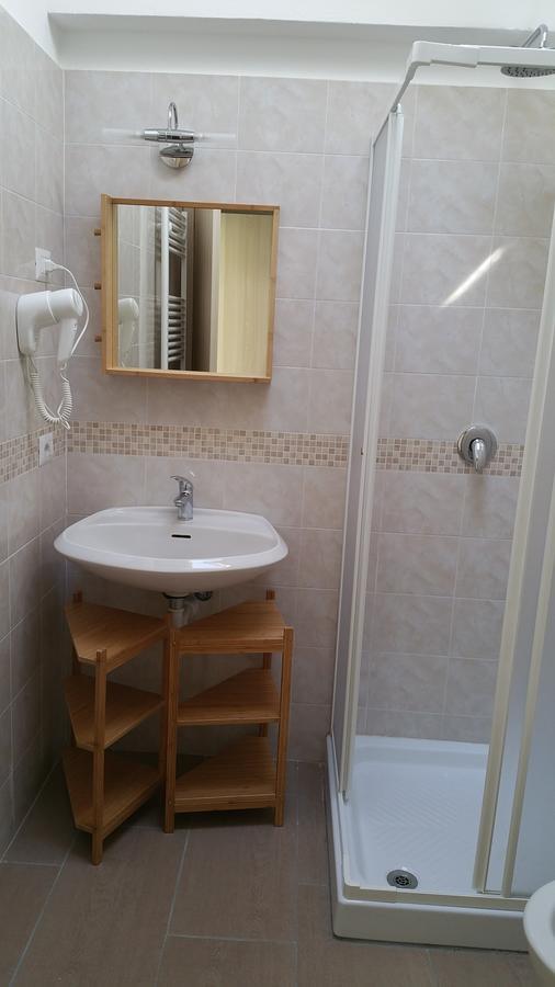 Ostello Casa Emmaus Maccagno Екстериор снимка