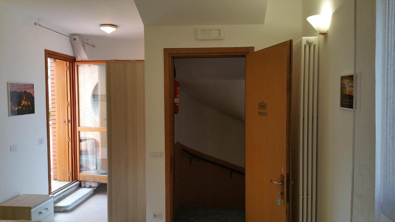 Ostello Casa Emmaus Maccagno Екстериор снимка